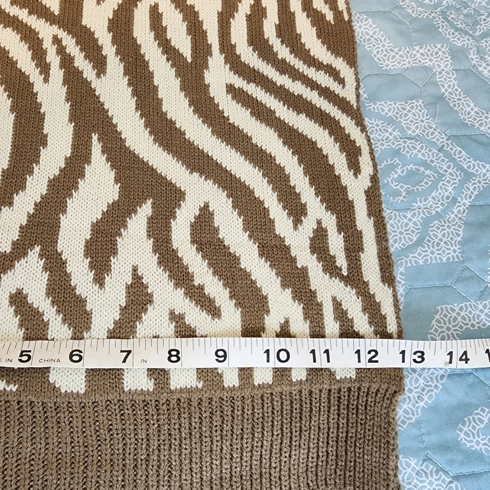 Jessica Simpson Animal Print Rectangle Cream & Tan Women's Knit Scarf NWOT